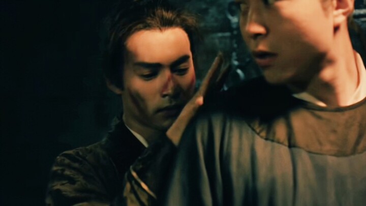 “Pakai saja cahaya bulan ini untuk bertatap mata denganmu sekali lagi…” Sebenarnya wajahnya nggak mi