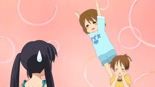 Xiaoyou really loves her sister.