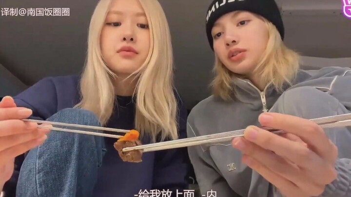 Park Chaeyoung nướng bít tết cho Lisa ăn