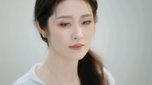 Sebagai pengganti bagi CEO buta, ia kira hidupnya tamat, tapi setelah menikah manja