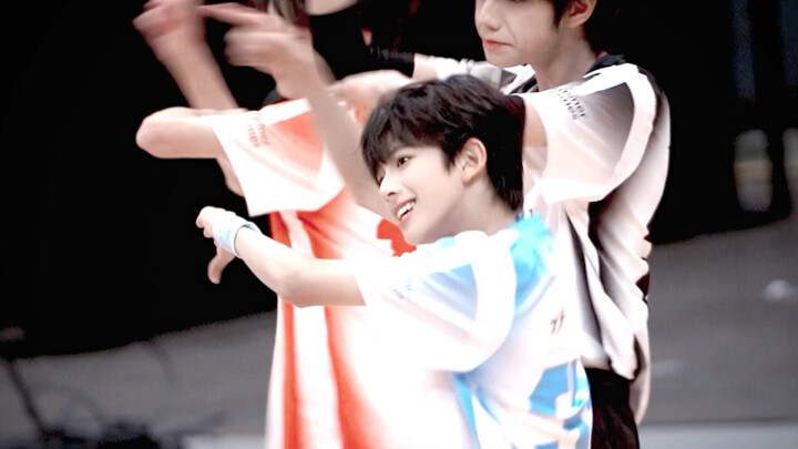 Dancing to “Thunder”: A Handsome Puppy’s Straight Shot While Performing a Boy Group Dance