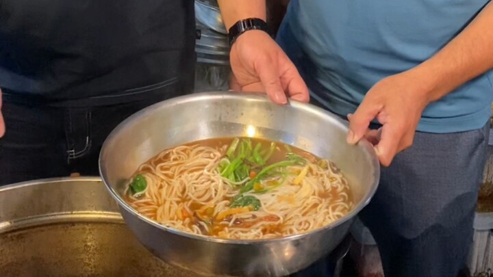 Just tell me, do you get scared when you see this bowl of snail rice noodles? Big Brother says it’s 