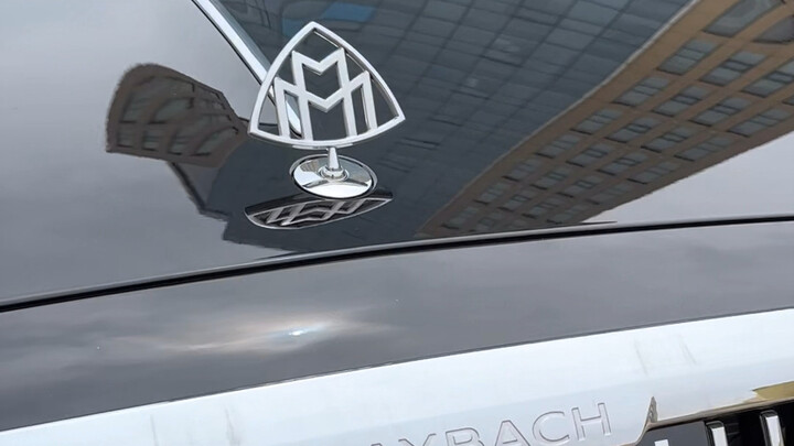 “Cái mà Bach dựng lên không phải là bia mộ, mà là lưng tôi đã còng suốt bao năm qua”