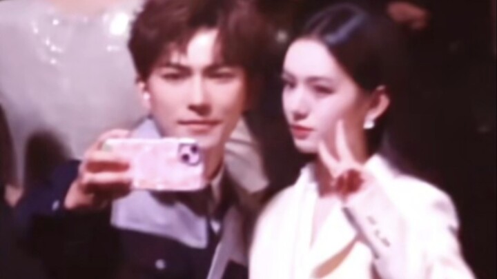 The former college classmates met each other and they seemed to be very close friends. I hope our Li
