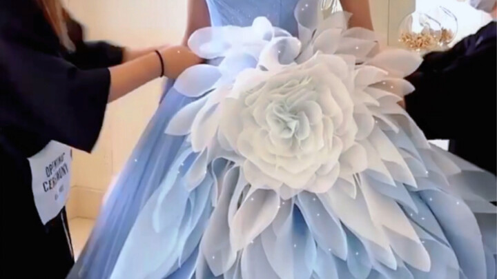 “Make a wish to God: I hope my bestie gets to wear the most beautiful wedding dress and marry the on