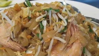 Pad Thai whit Shrimp Fried Noodle Thai Style with Prawns ผัดไทยกุ้งสด PADTHAI