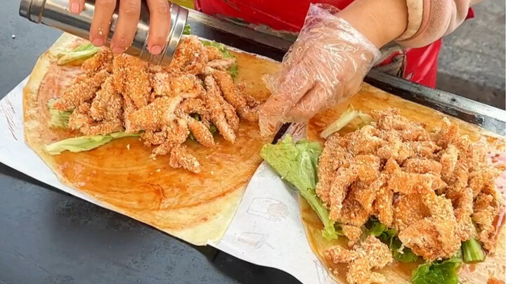 Drove 1,000 km just to get a hearty, delicious chicken roll for only 7 yuan!