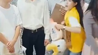 ceo bertukar jiwa dengan gadis kurir konyol