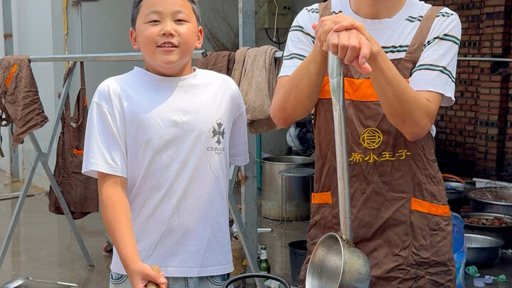 Kinh tế tiêu dùng ở nông thôn thật hời! Hôm nay vẫn chỉ 200 văn cho mười món ăn và hai món canh.