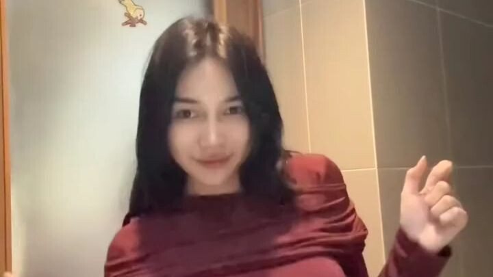 baju merah melonnya gede