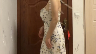 158丨110 A slightly plump girl with big breasts looks so beautiful in a suspender skirt!