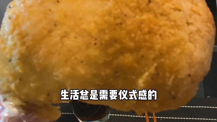 The kid finally got to enjoy some convenience-store fried chicken—it’s seriously delicious!