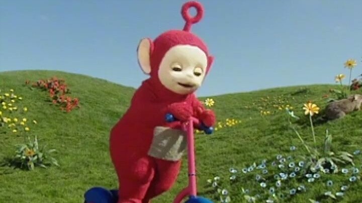Xiaobo's legs are too short! Others can ride on the bike in 3 steps, but she has to jump 8 steps!
