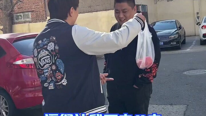 إذن هكذا كان يمدحني من وراء ظهري، ما أسعدها حقًا!