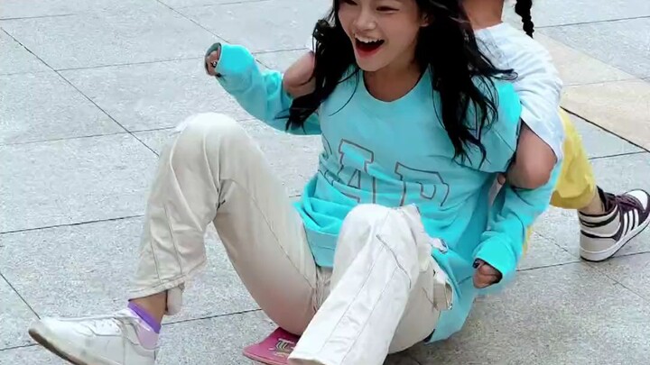 คนสองคนเล่นสเก็ตบอร์ดด้วยกันมีกี่วิธีนะ?