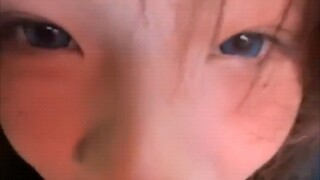“คนที่ถือโทรศัพท์ฝึกคุณหรือเปล่า?”