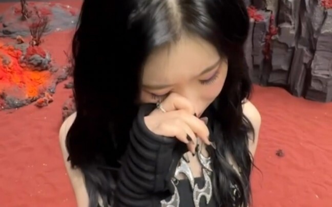 【ITZY Chae-ryeong】Ratu sketsa^_^ Begitu mendengar BORN TO BE, air mata langsung terhenti