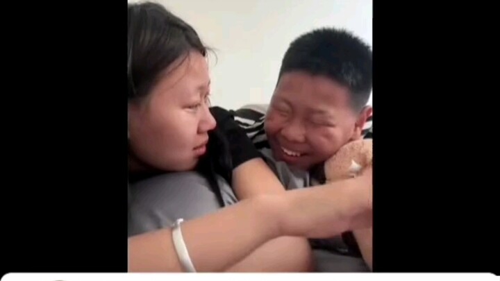 Adikku malah tertawa sampai terdengar seperti tangisan.