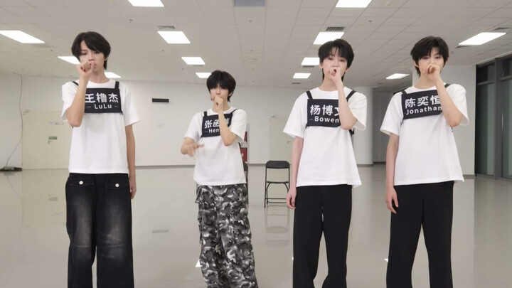 As Zhang Hanrui steps back, the high notes come in.