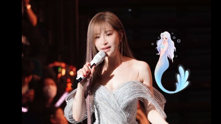 หวางซินหลิง: เมื่อกี้ฉันดูเหมือนนางเงือกเหรอ? หัวหน้าในกลุ่มผู้ชม: ใช่!!!