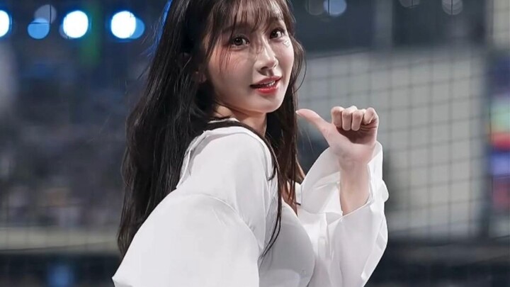 หลี่จูเอิน การแสดงสุดร้อนแรง ทีมเชียร์ลีดเดอร์ เต้นเพลงซานเจิ้น เพลงป๊อป