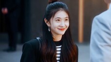 Jiang Xiaoyuan covets Qi Lian's body. Qi Lian, who is a novice in love, only touches Xiaoyuan's hand