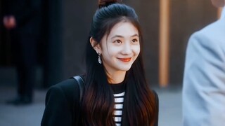 江晓媛馋祈连的身子， 恋爱小白的祈连只会偷偷的触碰晓媛的手和背