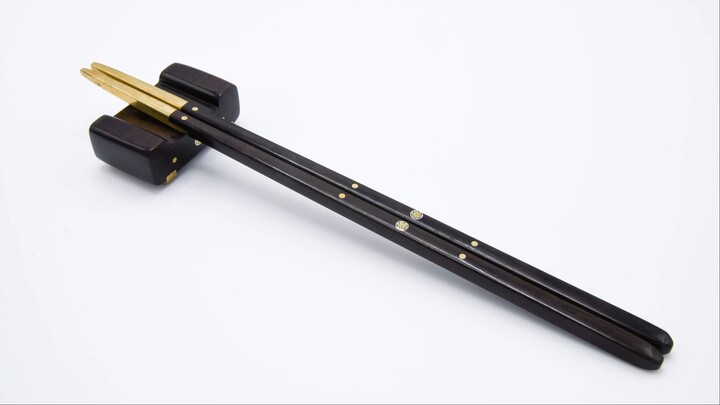 Amir Uzan - 31. Chopsticks and wooden stand