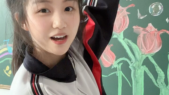 متسابقو الفنون الإذاعية الذين يرسمون لوحات السبورة