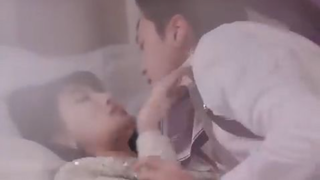 Gadis kaya palsu yang diusir akhirnya bertemu pangeran tampannya, langsung dimanja