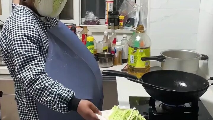 Grandma’s steamed buns smell milky, but it turns out she just added powdered milk inside... #Outrage