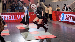 Seseorang diam-diam bermain game di karnaval dan menjadi marah