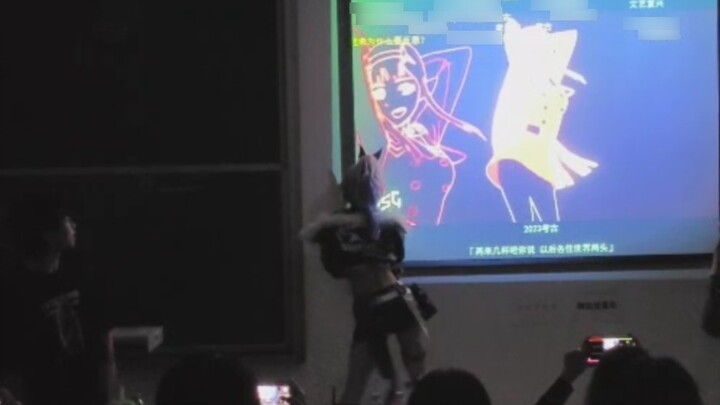 When Senior Silver Wolf danced 02 Shake in the Frozen Eel Club U•ェ•*U