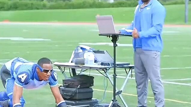 The man ran 10 kilometers in just two seconds, yet he was mocked for being slower than a turtle!