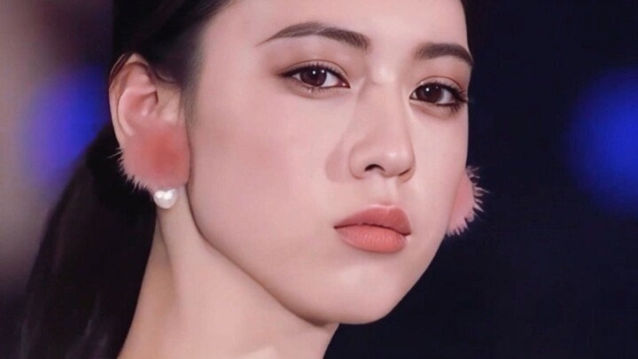 TGC Tokyo Fashion Show: Ayaka Miyoshi vs. Raimu Taya