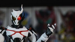 Kecerdasan buatan ultraman setan putih