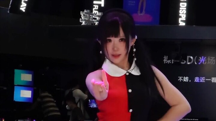 Come and enjoy Teacher Waileduo’s otaku dance