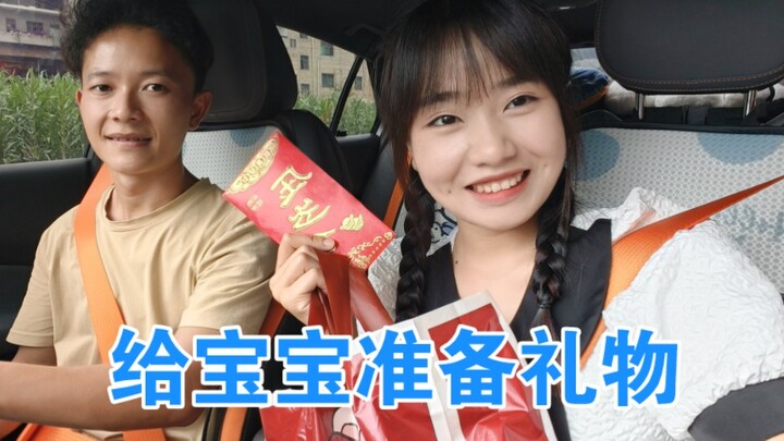 พี่สะใภ้คนที่สองออกจากโรงพยาบาลแล้ว กำลังเตรียมของขวัญเล็กๆ น้อยๆ ให้กับเบบี๋ที่เพิ่งเกิดได้ 6 วัน ถ