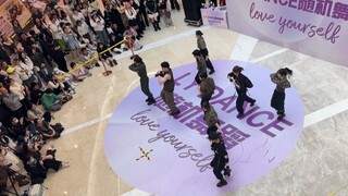 千人围观！超震撼EXO-Monster翻跳路演 2025年还能看到地叔的翻跳