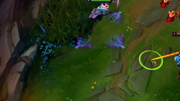 Top laner Void Queen fights Iron Man Sword Demon. This hero is ridiculously strong at level one.