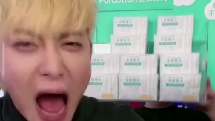 Huang Zitao’s Livestream Shopping Gets Him Emotionally Broken by His Own Mom