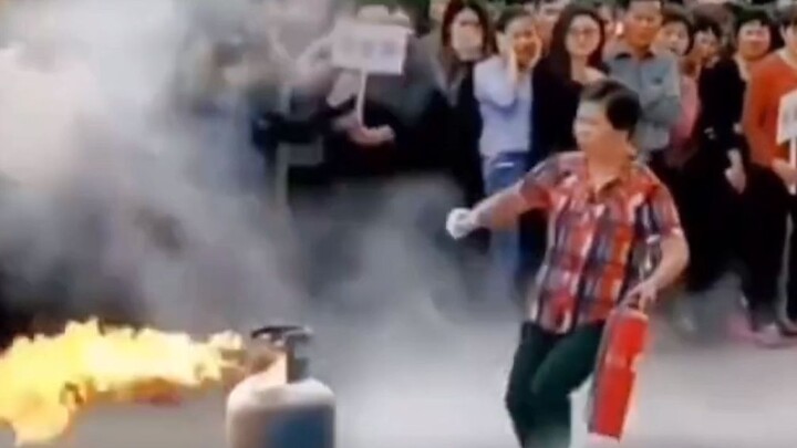 Tabung gas – Masak saya nggak punya muka? Nenek-nenek Tiongkok latihan pemadaman api, langsung bikin