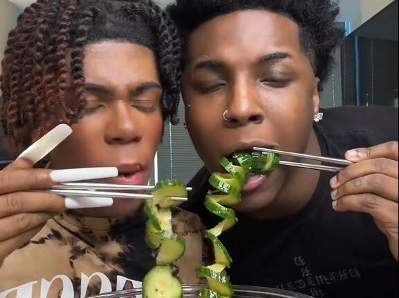 ASMR Cold Cucumber Salad 🥒🌈