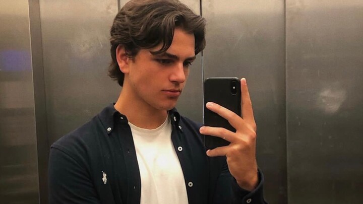 【لكنّه يقود الطائرات!】 متدرب طيران ألماني وسيم بجسم رياضي وحضور أنيق وراقٍ