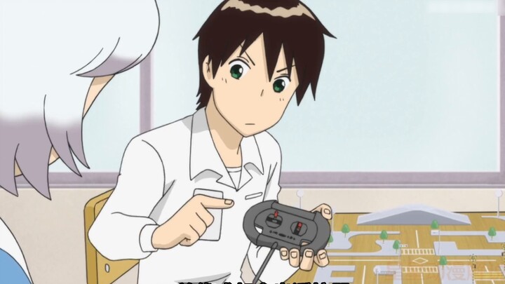 Bạn cần phải có bằng lái xe mới được chơi xe điều khiển từ xa. "Mọt sách" này đúng là biết chơi thật