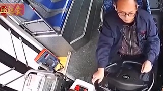 “Người đàn ông cáu kỉnh” Trường Sa đã đánh tài xế xe buýt, đấm 18 phát và đá 4 phát trong 15 giây, c