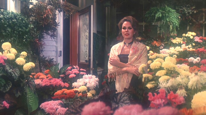 1976 cult horror: Renovating the century-old mansion comes at the cost of human lives, with one unlu