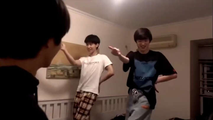 Hai người họ đúng là quá uy tín trong lĩnh vực vũ đạo nhóm nữ, ha ha ha!