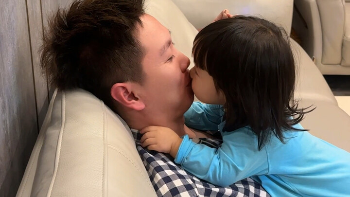 เธอแค่ใช้เล่ห์กลเล็กน้อย ก็ทำให้พ่อของเธอกลายเป็นแบบนี้ได้...