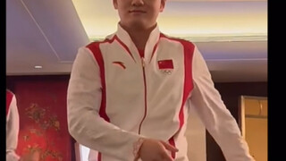 家人们，看到了咚咚跳舞了（咚咚一脸不情愿的表情哈哈哈哈哈）
